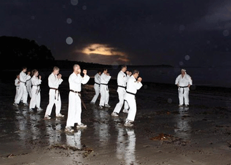 inter3.gif karate training on the beach
